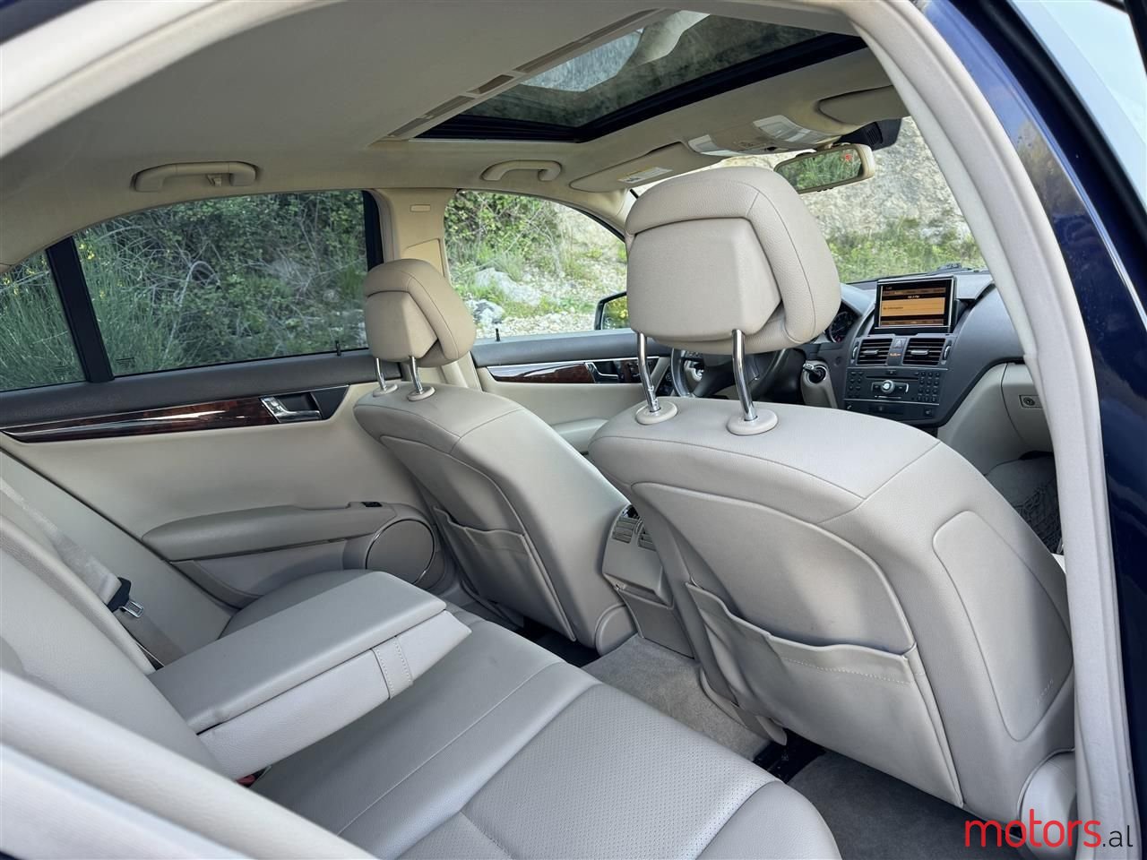 2011' Mercedes-Benz C 300 photo #4