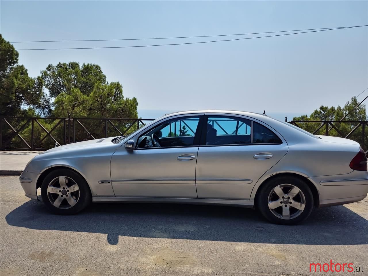 2004' Mercedes-Benz E 270 photo #3