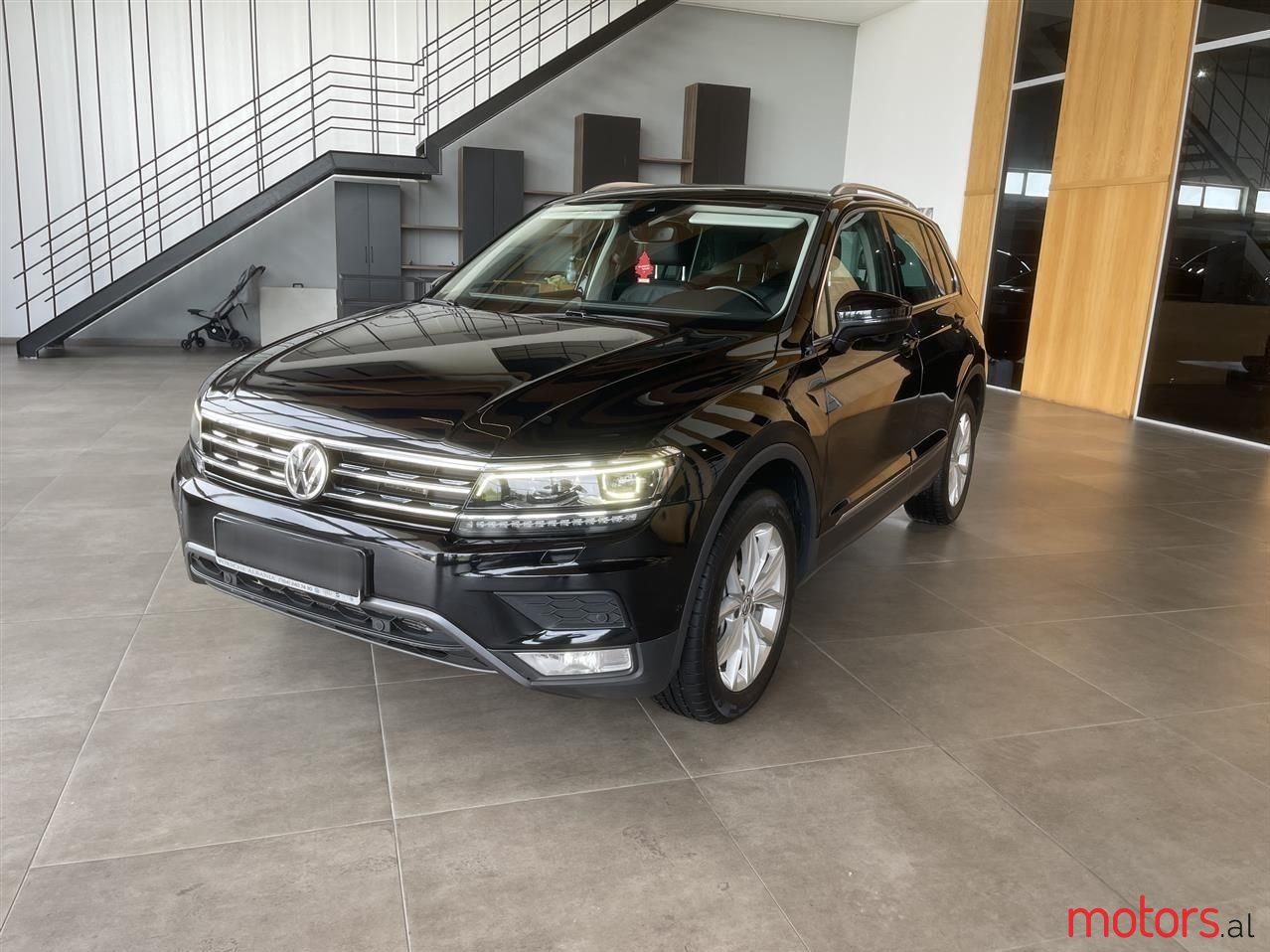 2017' Volkswagen Tiguan photo #6