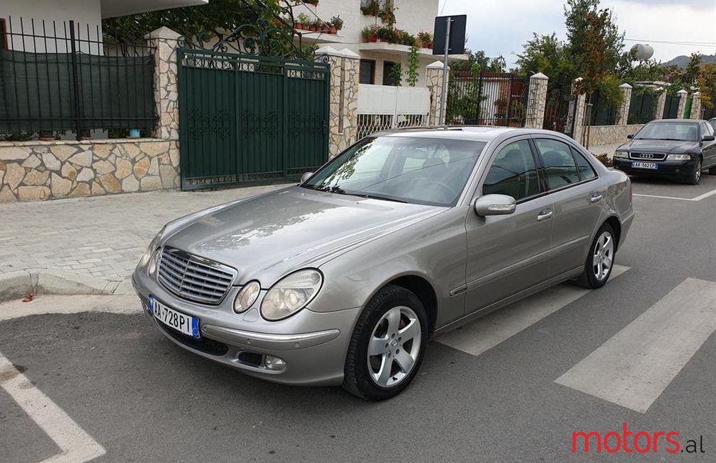2002' Mercedes-Benz E 220 photo #1