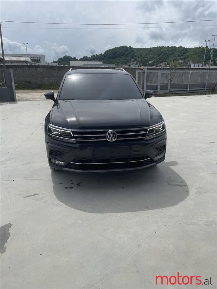 2018' Volkswagen Tiguan photo #6