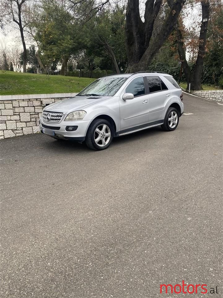 2005' Mercedes-Benz 320 photo #1