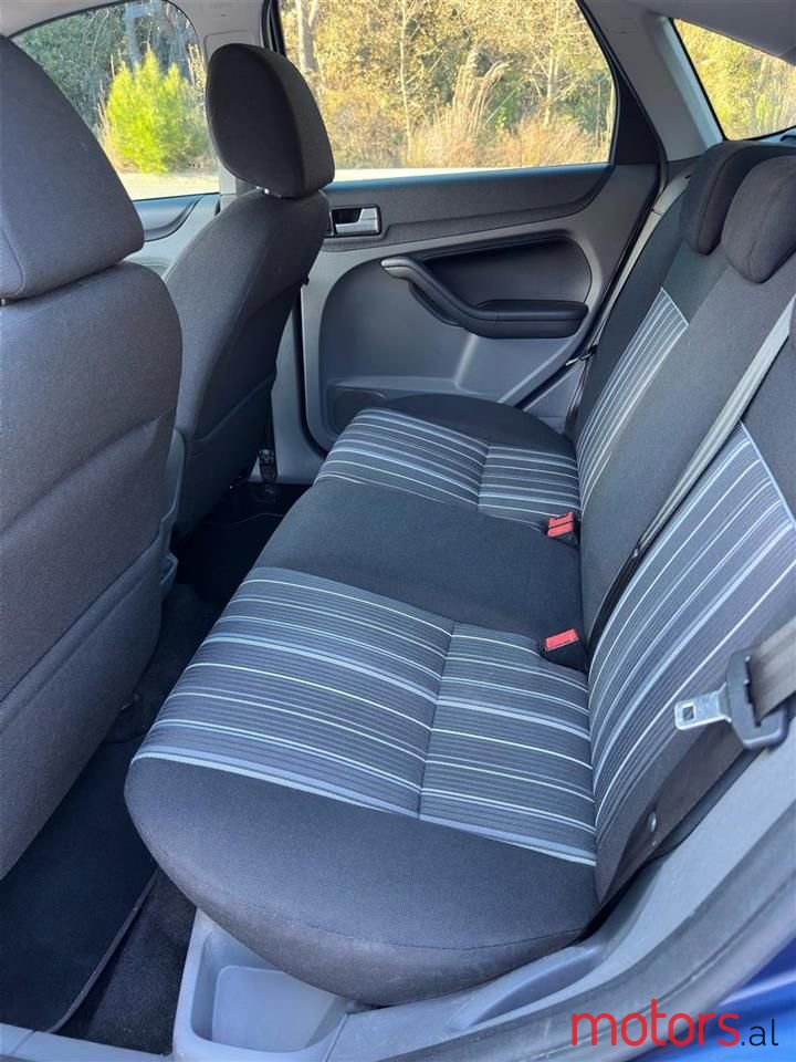 2010' Ford Focus photo #2