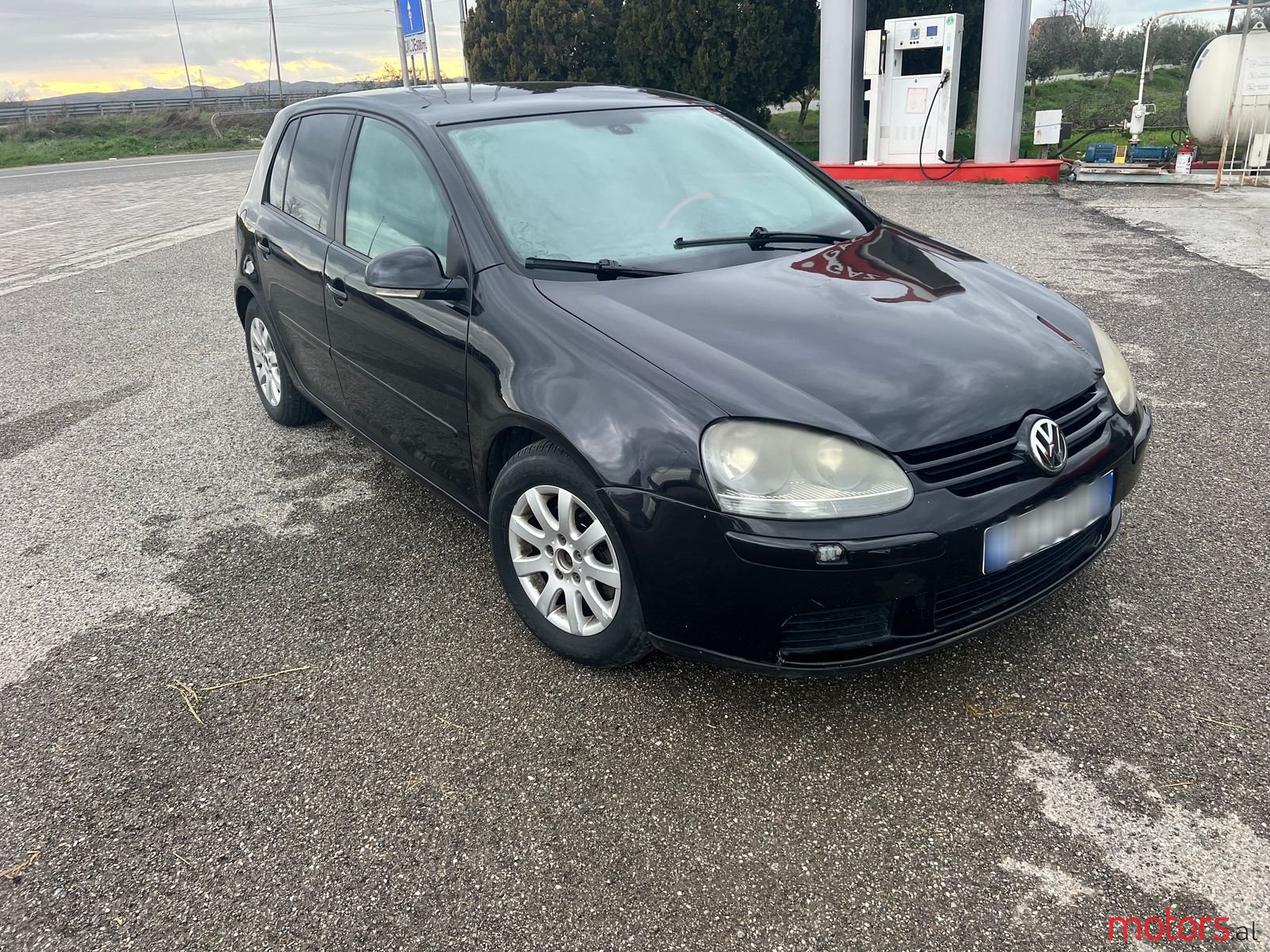 2004' Volkswagen Golf photo #2