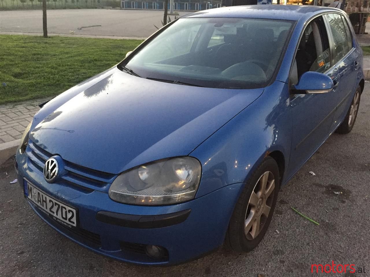 2004' Volkswagen Golf photo #2