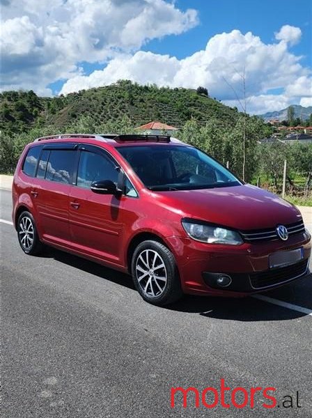 2012' Volkswagen Touran photo #3