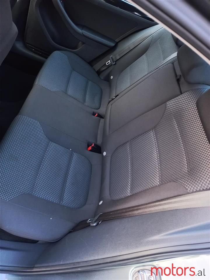 2015' Volkswagen Jetta photo #4