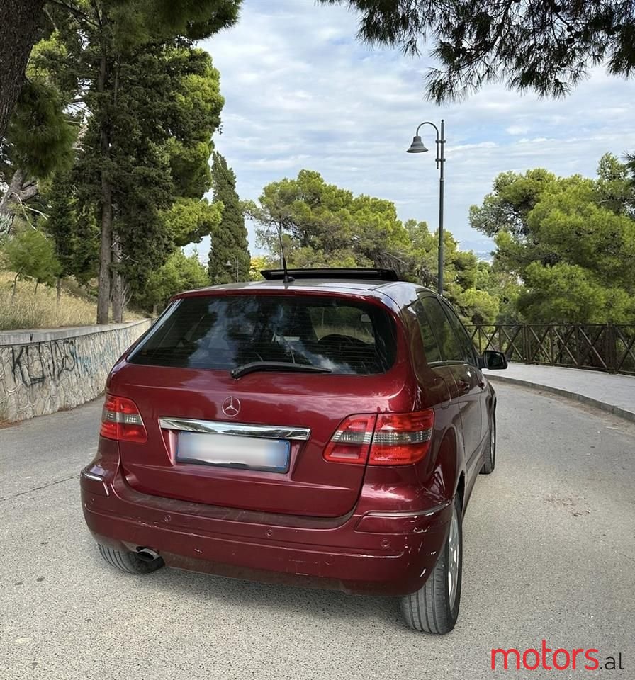 2010' Mercedes-Benz B 180 photo #6