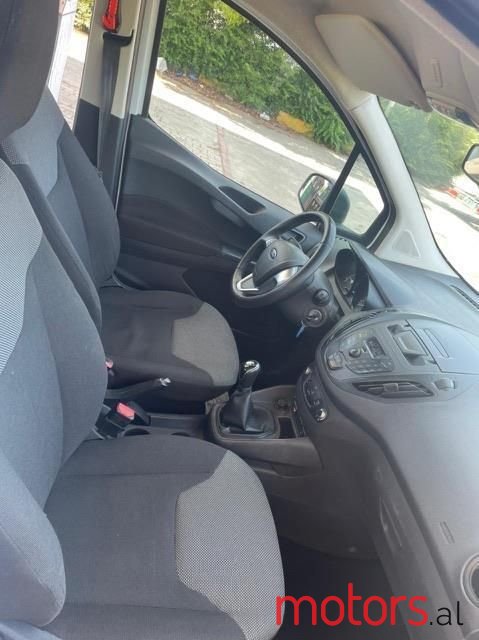 2016' Ford Courier photo #4