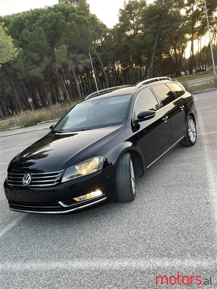 2011' Volkswagen Passat photo #4