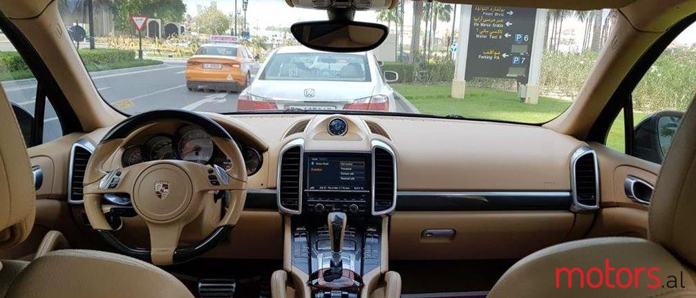 2011' Porsche Cayenne photo #1