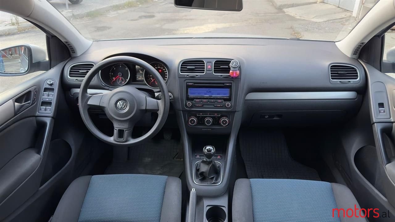 2010' Volkswagen Golf photo #5