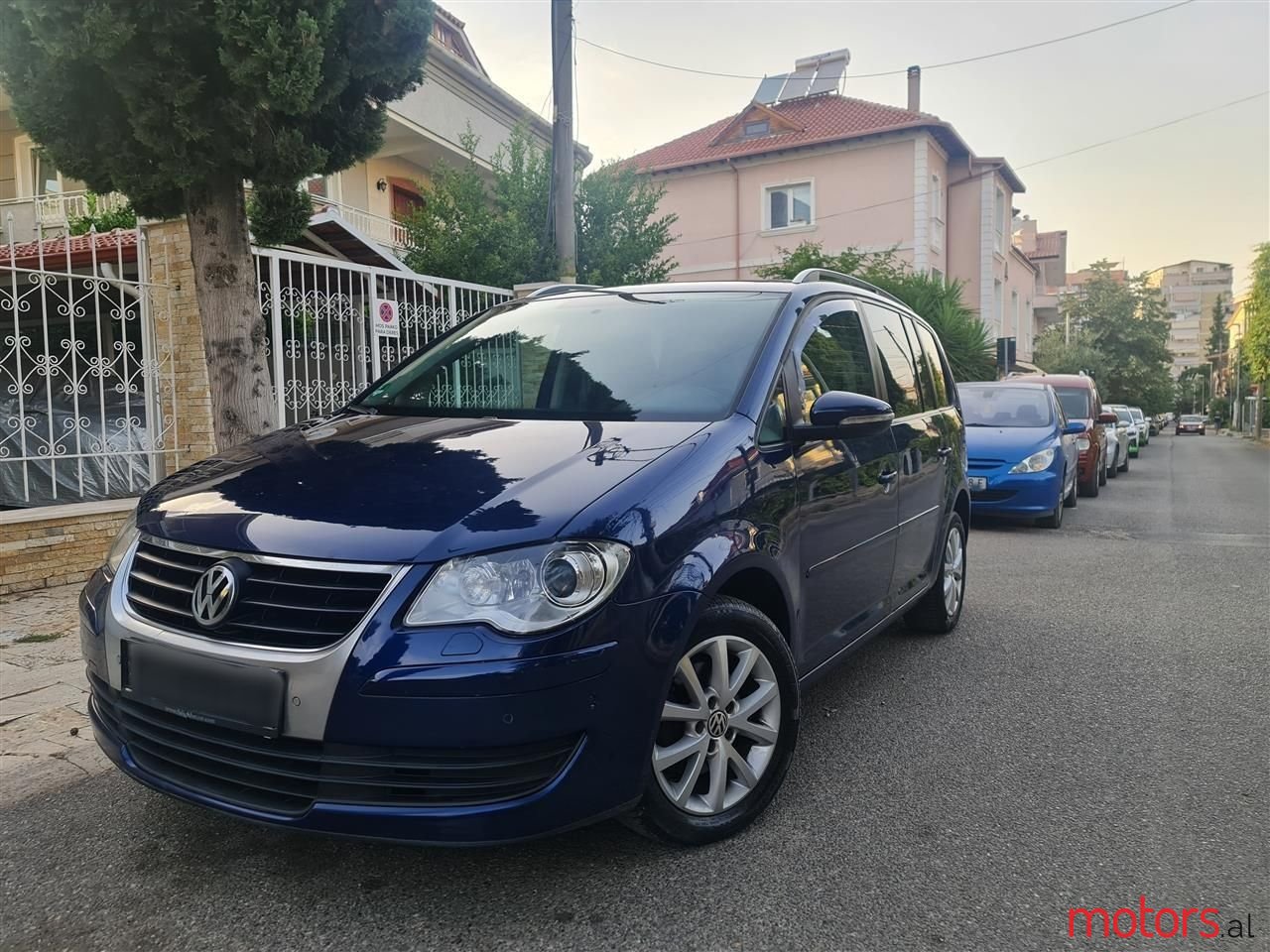 2009' Volkswagen Touran photo #1