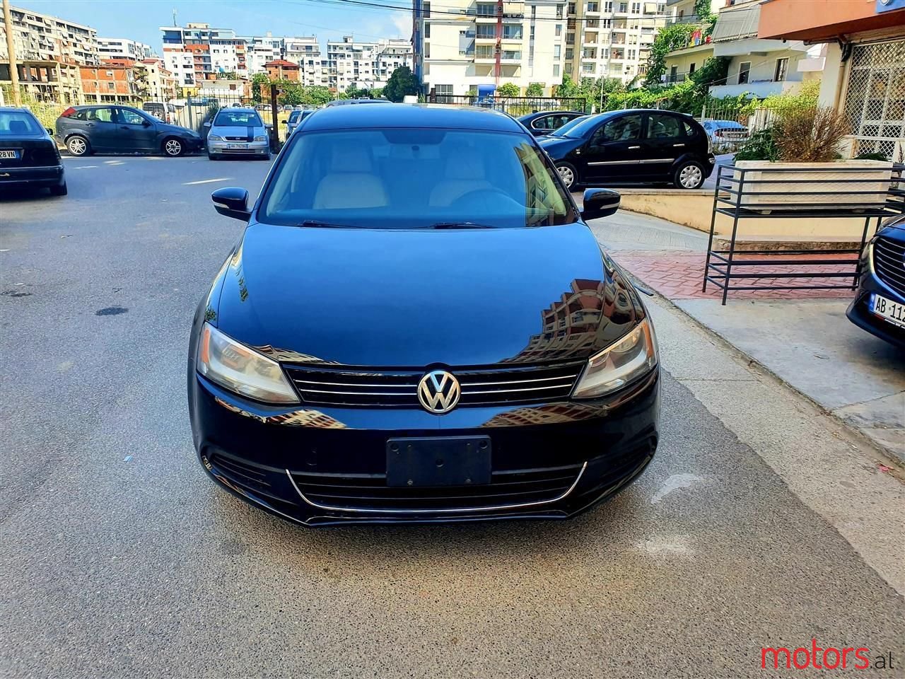 2012' Volkswagen Jetta photo #3