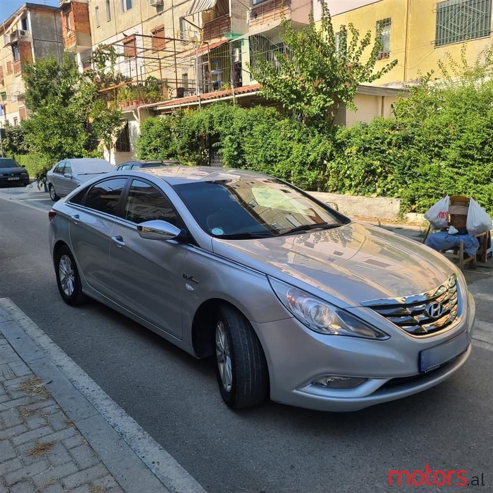 2011' Hyundai Sonata photo #5