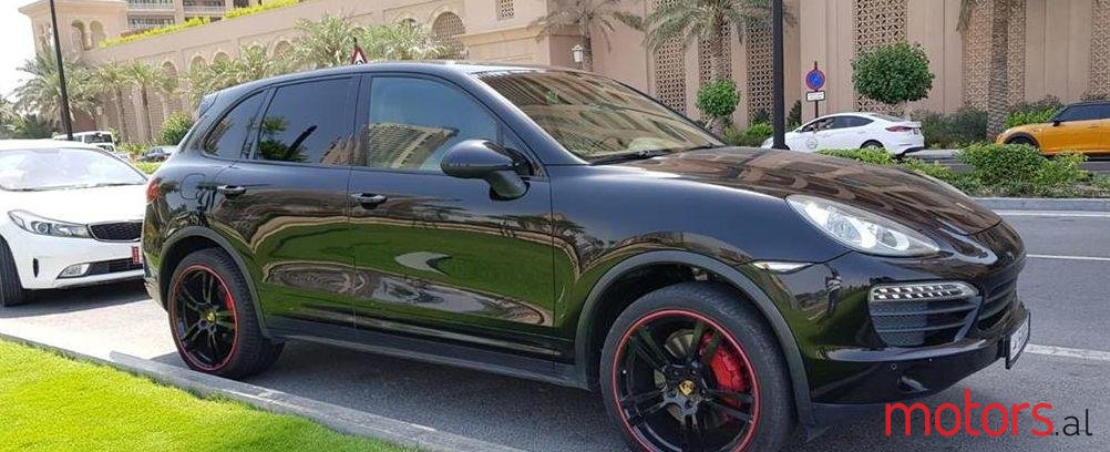 2011' Porsche Cayenne photo #2