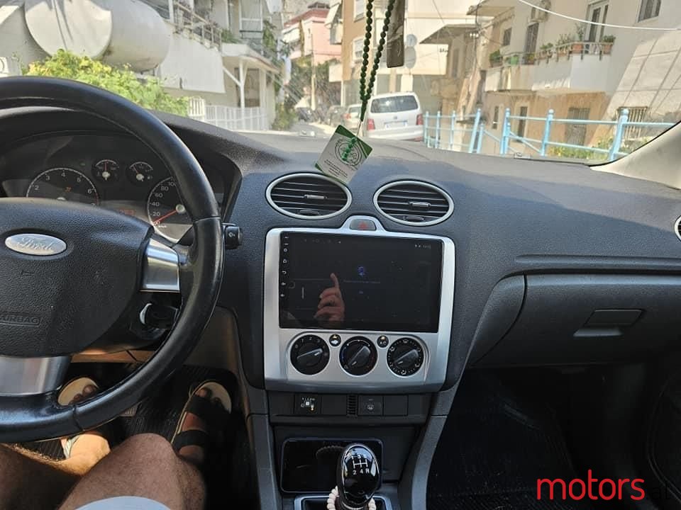 2011' Ford Focus photo #5