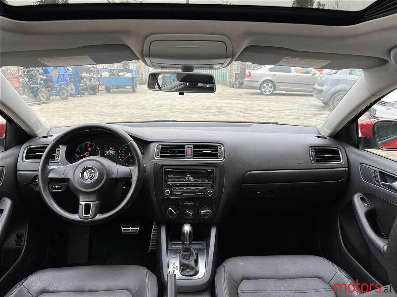 2013' Volkswagen Jetta photo #2