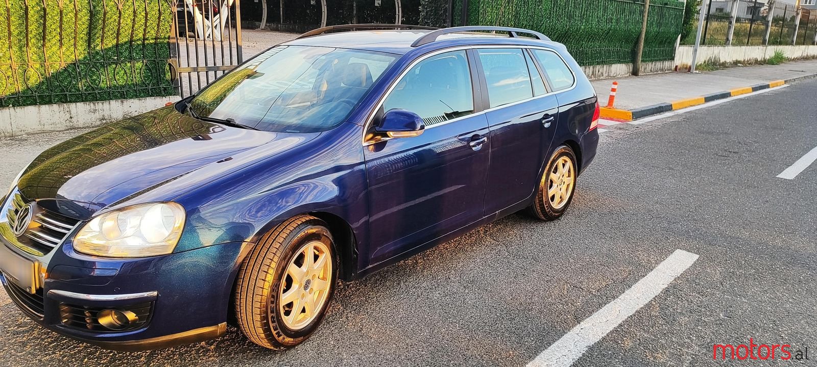 2009' Volkswagen Golf Sportvan photo #2