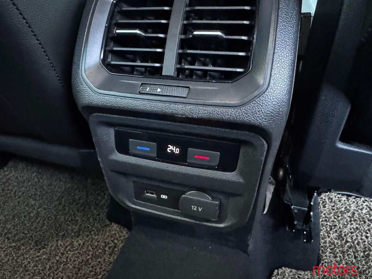 2018' Volkswagen Tiguan photo #6