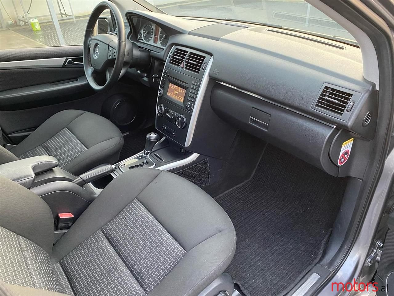 2010' Mercedes-Benz B 180 photo #2