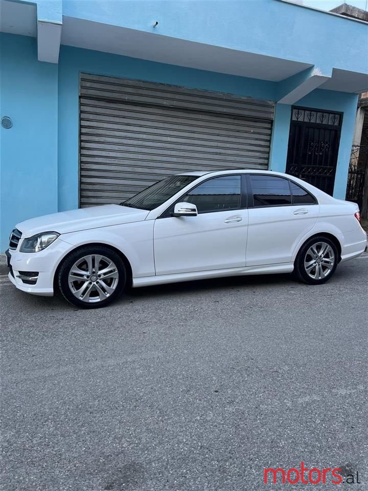 2013' Mercedes-Benz 220 photo #3