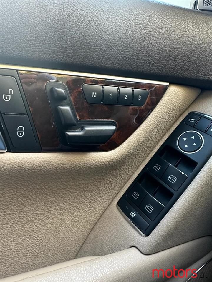 2012' Mercedes-Benz C 300 photo #3