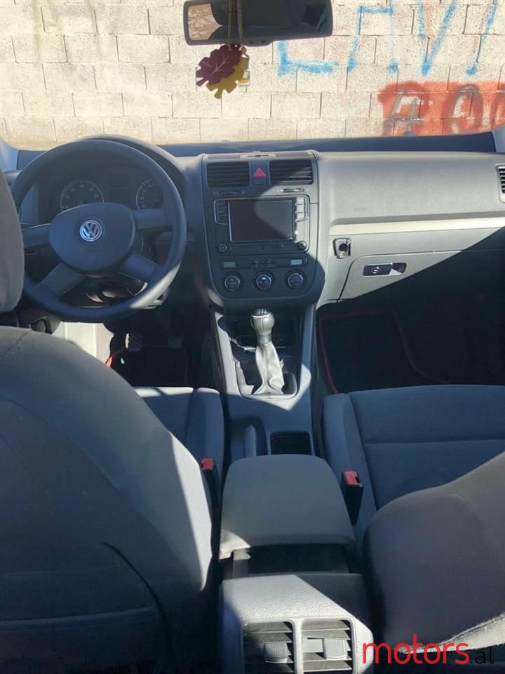 2004' Volkswagen Golf photo #2