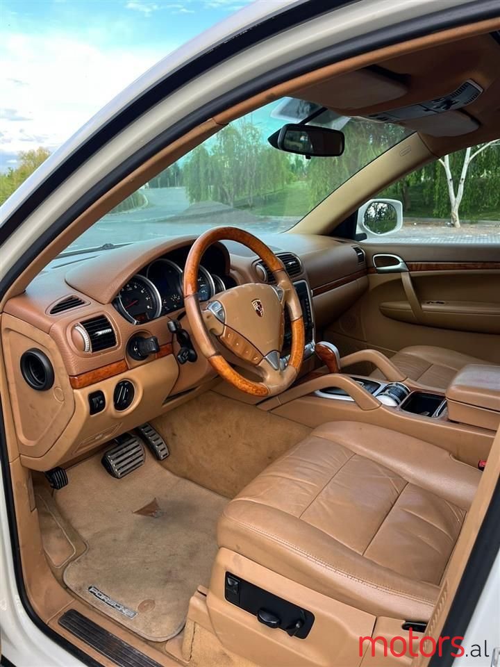 2008' Porsche Cayenne photo #3