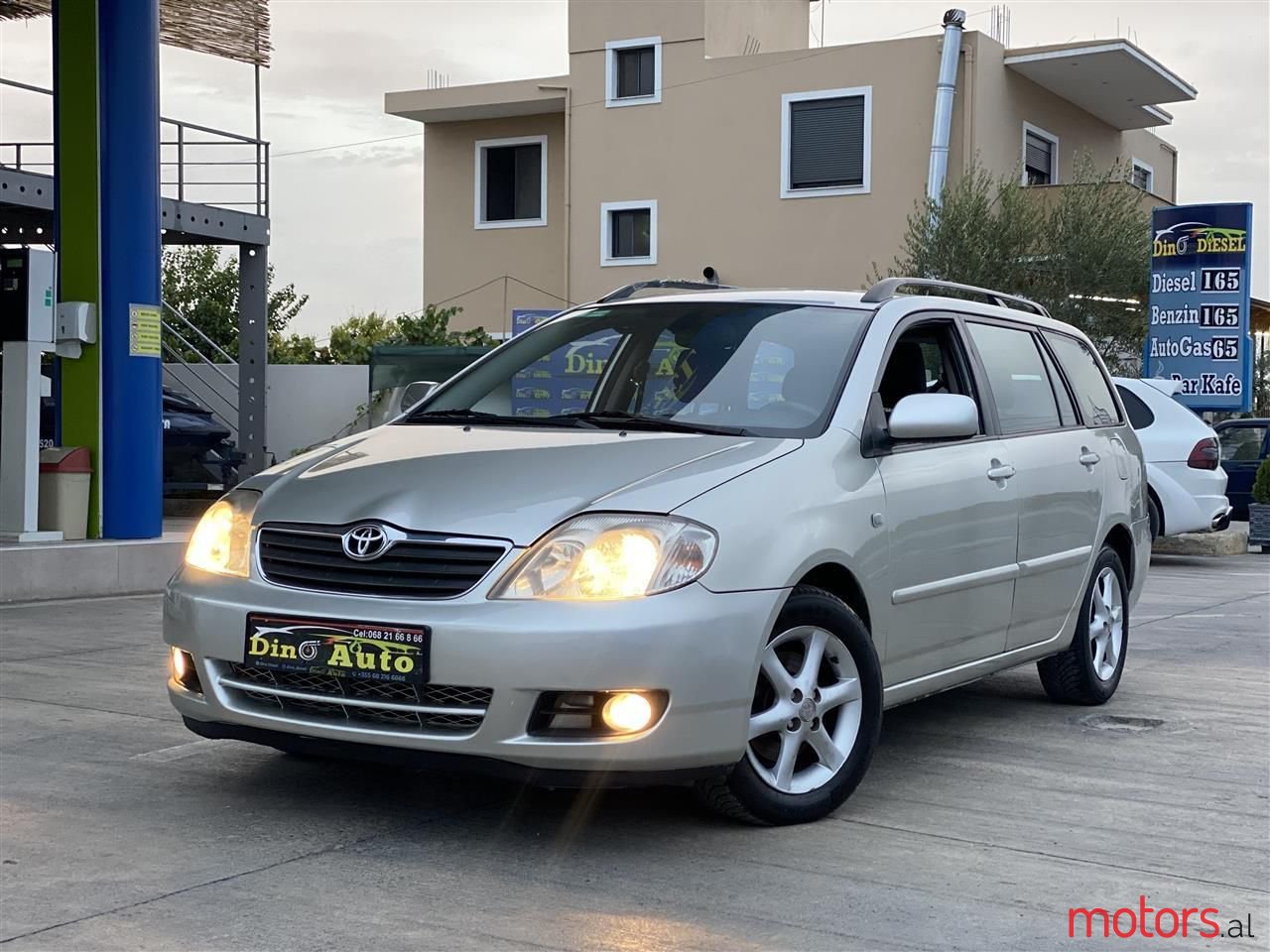 2005' Toyota Corolla photo #1
