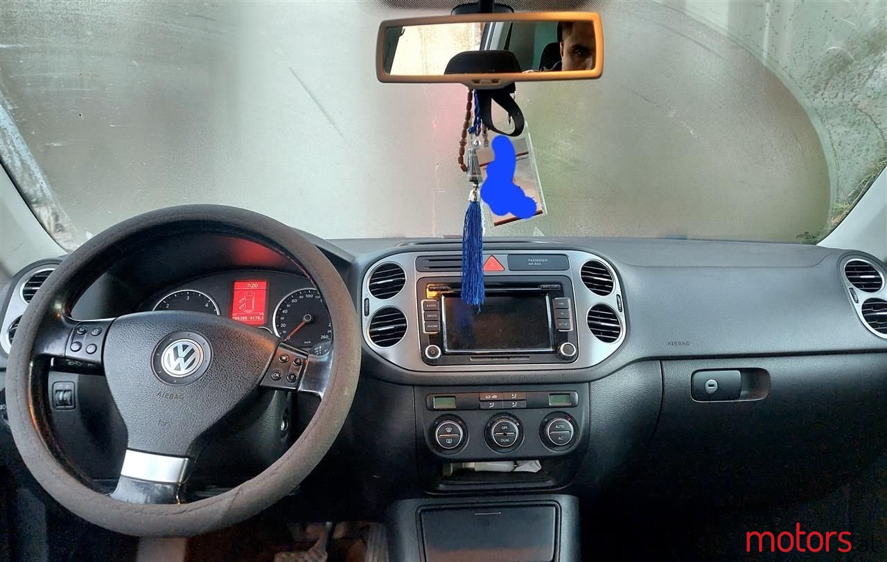 2010' Volkswagen Tiguan photo #4