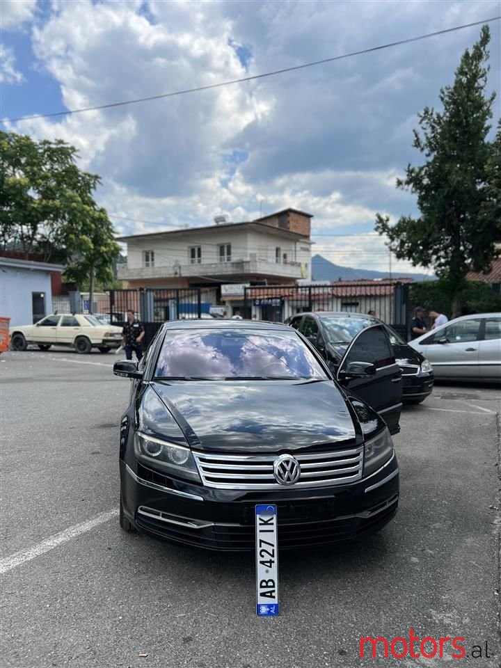 2012' Volkswagen Phaeton photo #1