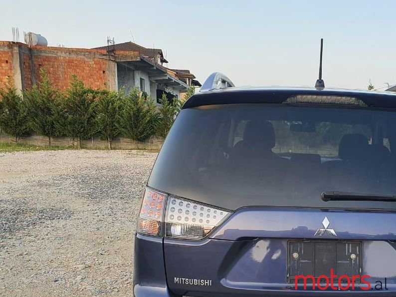 2009' Mitsubishi Outlander photo #4