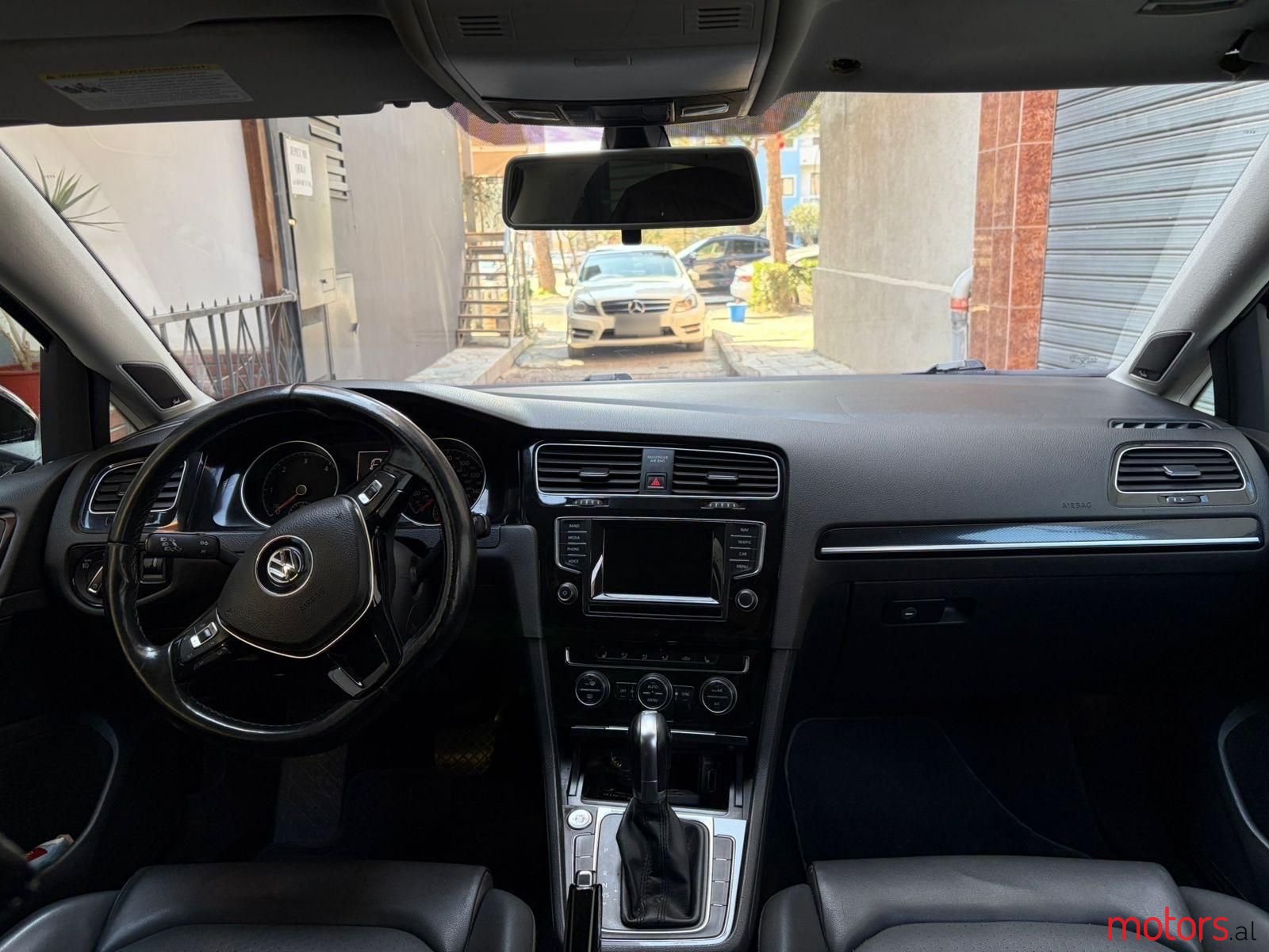 2015' Volkswagen Golf photo #5