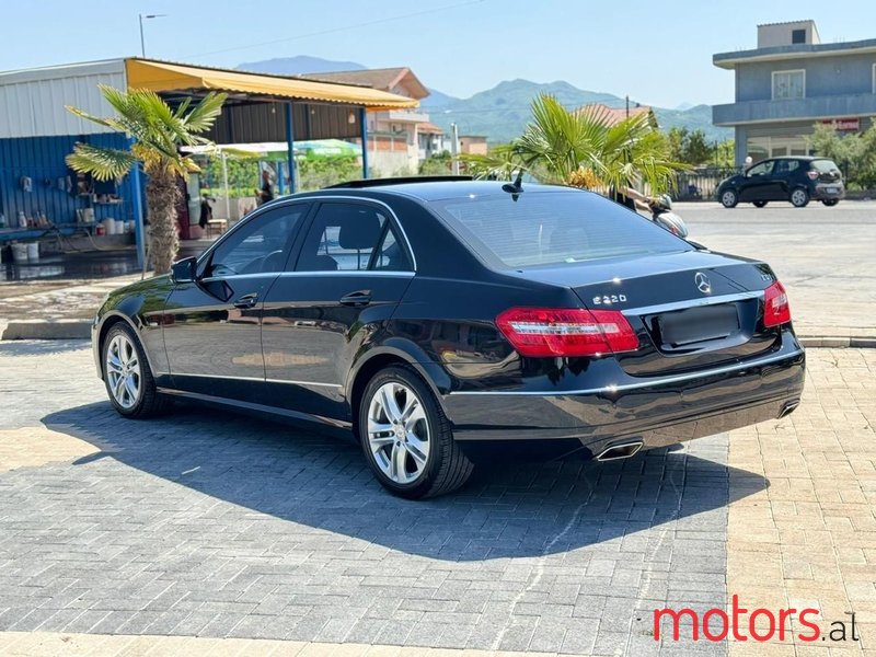 2012' Mercedes-Benz E 220 photo #4