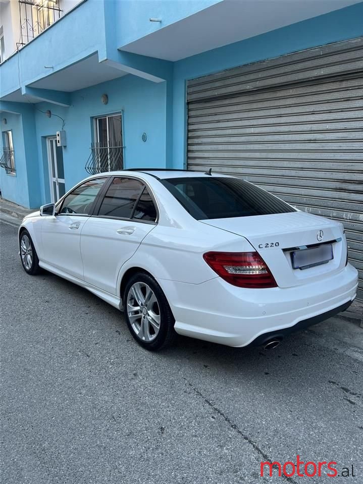 2013' Mercedes-Benz 220 photo #1