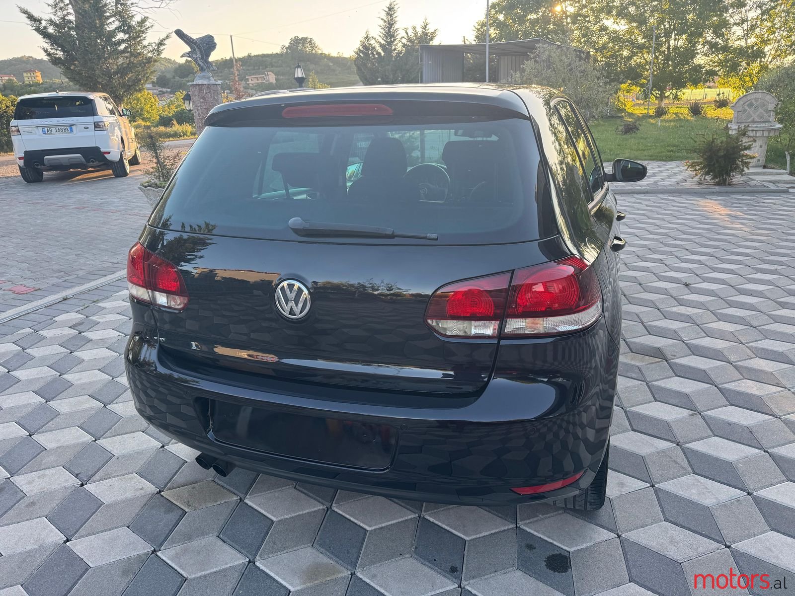 2009' Volkswagen Golf photo #2