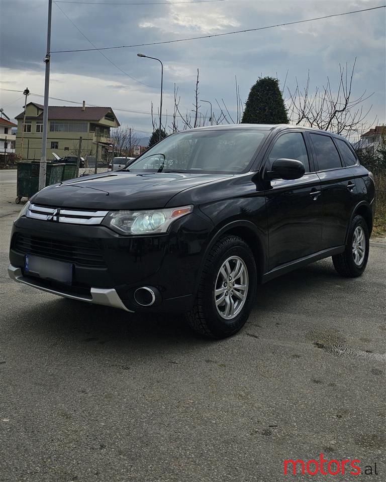 2016' Mitsubishi Outlander photo #1