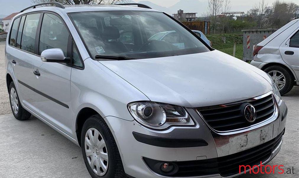 2007' Volkswagen Touran photo #1