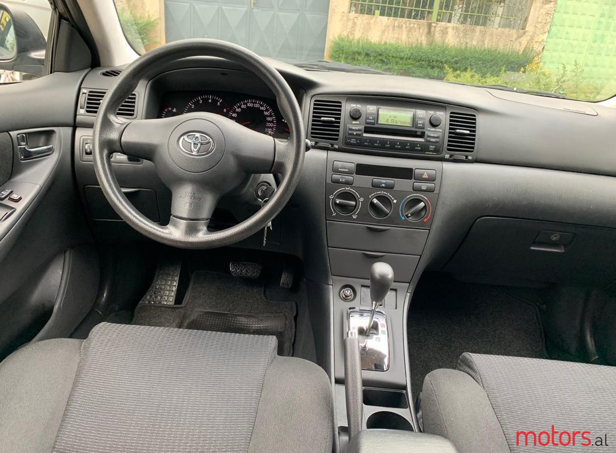 2004' Toyota Corolla photo #1