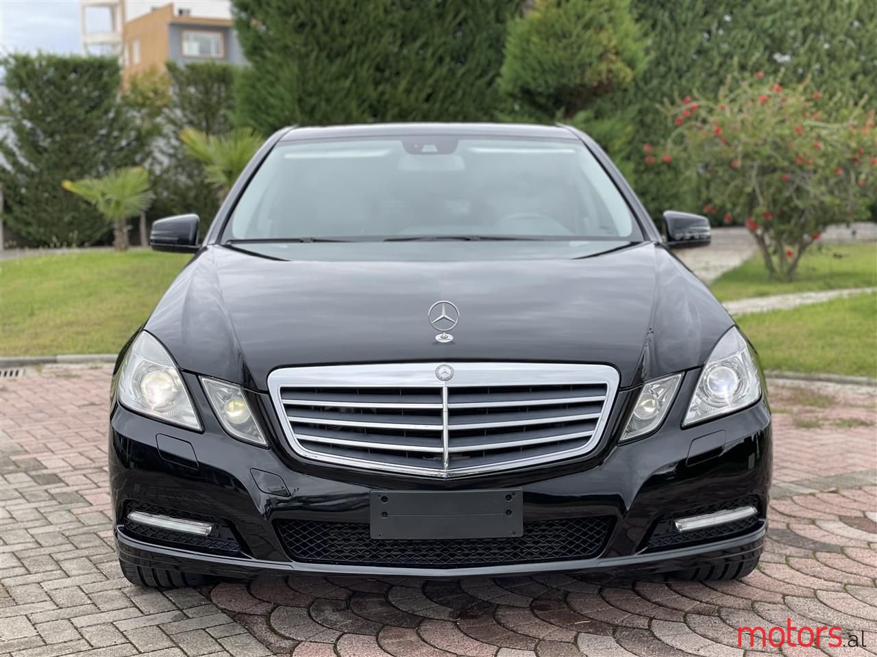 2011' Mercedes-Benz E 250 photo #1