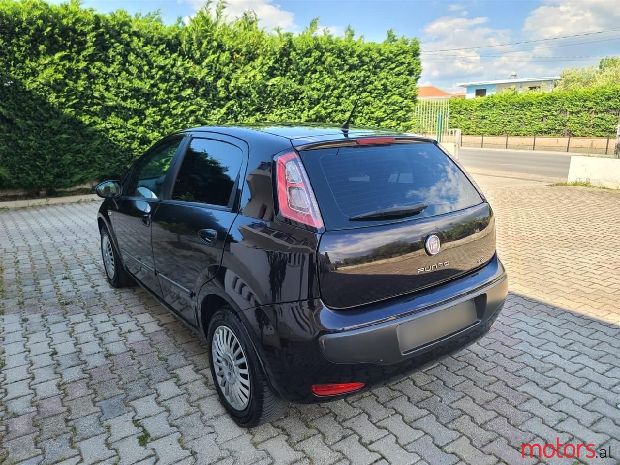 2011' Fiat Punto Evo photo #2
