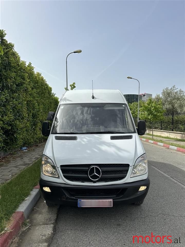 2011' Mercedes-Benz Sprinter photo #3