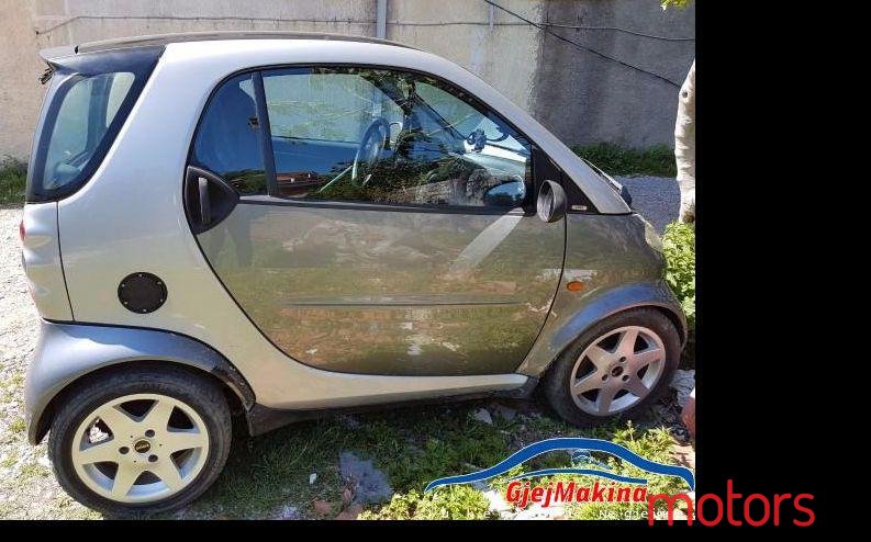 2001' Smart Fortwo photo #2