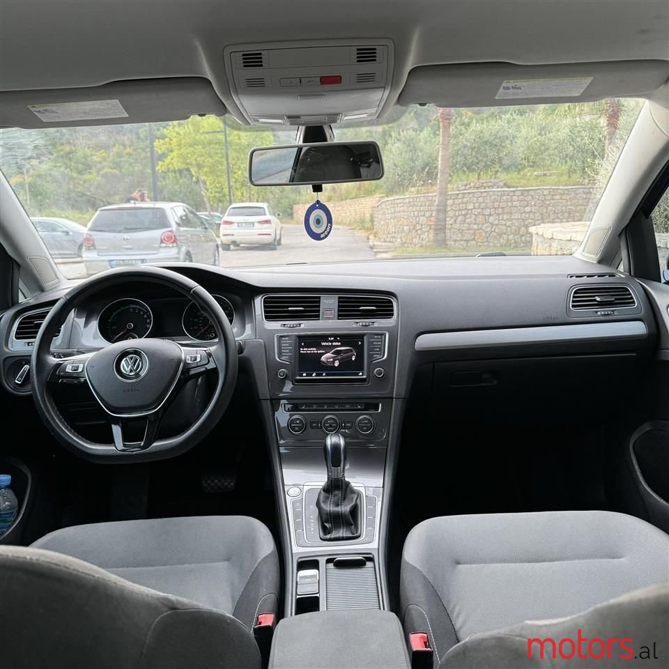 2017' Volkswagen e-Golf photo #4