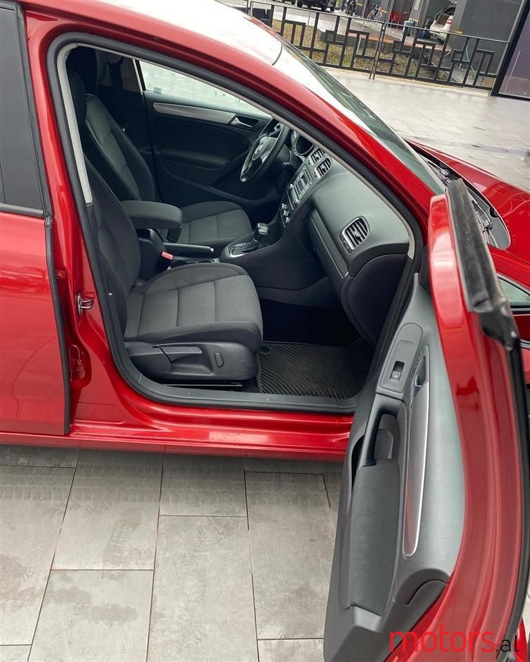 2010' Volkswagen Golf photo #3