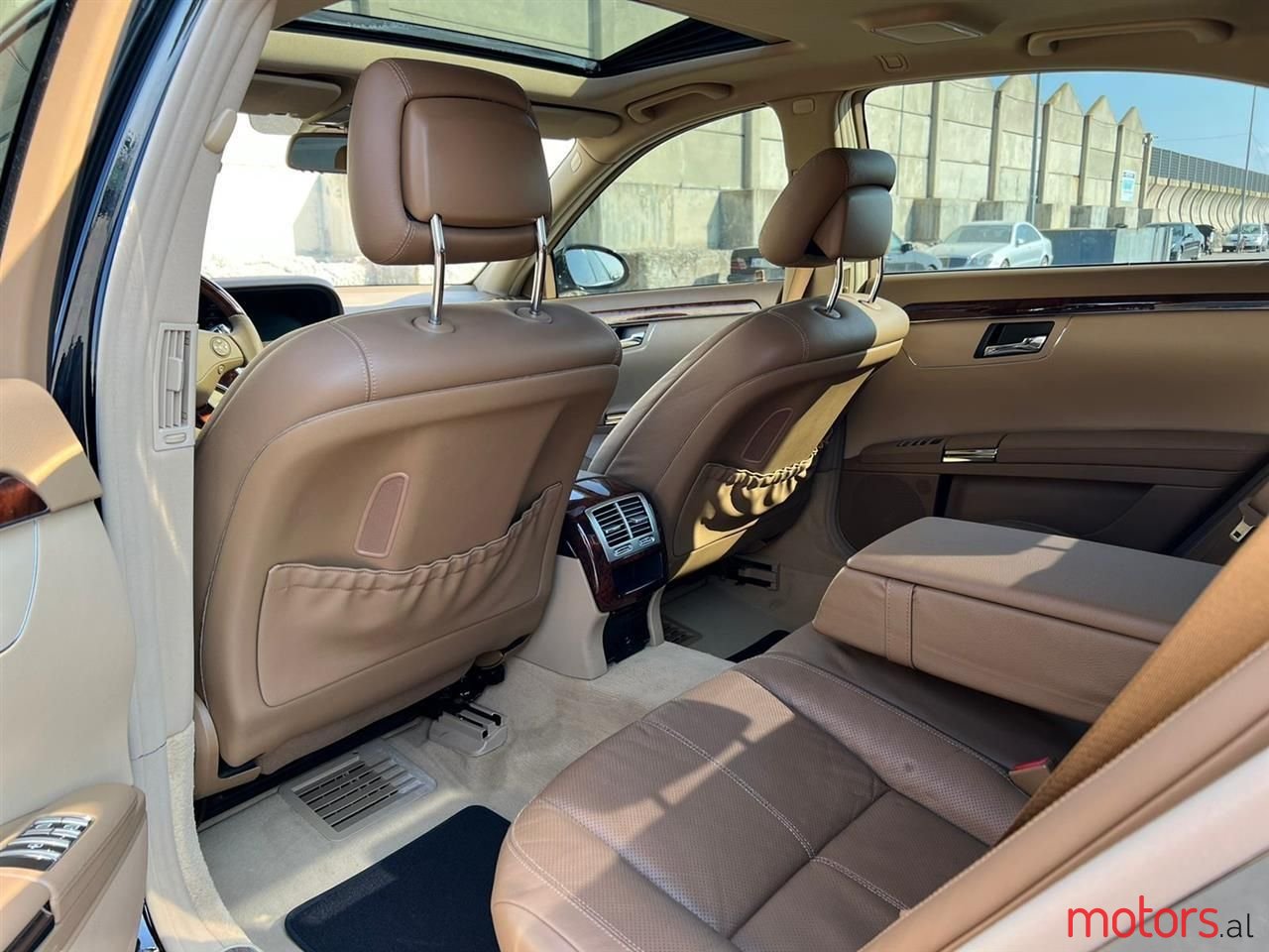 2008' Mercedes-Benz S 550 photo #3