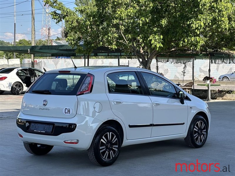2013' Fiat Punto Evo photo #5