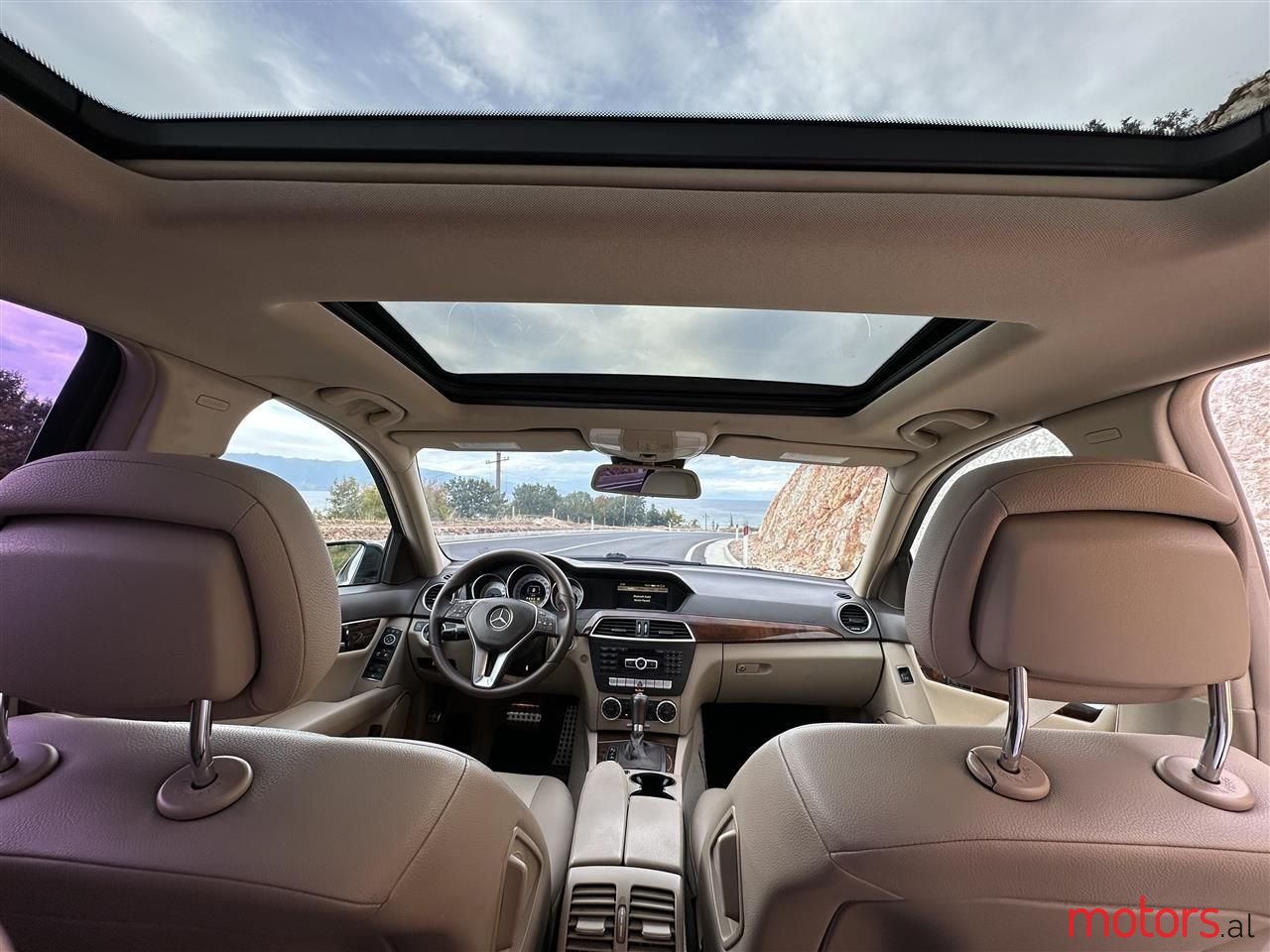 2012' Mercedes-Benz C 300 photo #6