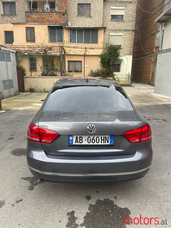 2012' Volkswagen Passat photo #5